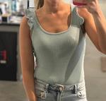 Рибленый боди с оборкой на рукаве в пыльном мятном And The Why - фото 2