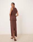 ASOS DESIGN Длинное льняное платье миди с жилеткой шоколадно-коричневого цвета ASOS Tall - фото 3