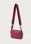 Сумка Calvin Klein WEBBING CAMERA BAG, Alluring Pink/Bordeaux - фото 2