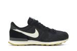 Кроссовки Nike Wmns Internationalist 'Black Gum', черный - фото