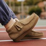 Ботинки Mens Clarks Wallabee EVO Chukka Boot, цвет Dark Sand - фото 7