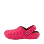 Сабо Crocs Classic Lined Overpuff Clog, цвет Dragonfruit - фото