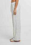Брюки STRUCTURED STRIPED RELAXED FIT Urban Classics, белый - фото 5