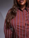 Рубашка с защипами ASOS DESIGN Curve в коричневую полоску - фото 2