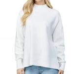 Идеальный белый свитер FATE - фото