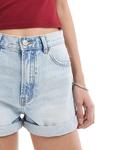 Джинсовые шорты Mom с отворотами Pull&Bear бледно-голубого цвета - фото 3