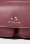 Сумка Armani Exchange MEDIUM SHOULDER BAG, Groove/Bordeaux - фото 5