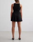 Платье Aim'n Black sense с высоким воротом черного цвета - фото 3