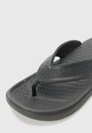 Сандалии с Т-образной застежкой INMOTION Crocs, черный - фото 6