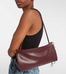 Кожаный плечевой рюкзак Le Click Medium Alaïa, Rouge Grenat - фото 5