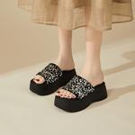 Шлепанцы и сланцы DAPHNE Slide Slippers Women's - фото 10