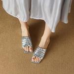 Шлепанцы женские Yeezyy Reezy, серебряный - фото 7