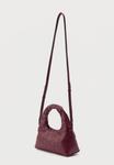 Сумка Calvin Klein EMBLEM PUFFER BAG WITH STRAP, Alluring Pink/Bordeaux - фото 2