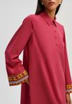 Платье-рубашка EMBROIDERED SLEEVE Touché Privé, розовый - фото 4
