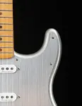 Fender H.E.R. Stratocaster с хромированным свечением - фото 14