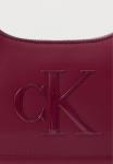 Сумка Calvin Klein BOLD SMALL SHOULDER BAG, Alluring Pink/Bordeaux - фото 4