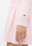 Платье Tommy Jeans SCRIPT PLEATED SWEATER DRESS, Light Pink - фото 8