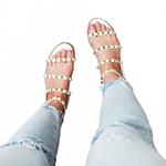 Женские белые сандалии с ремешками и шипами Qupid - фото 5