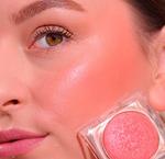 Пудровые румяна REVOLUTION Beam Bright Blush, Peach Pop - фото 4