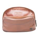 Lululemon Нейлоновая поясная сумка Everywhere Regular Unisex Pink Mist - фото 4
