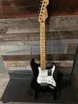 Fender Player Stratocaster черный с грифом из клена - фото