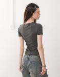 Футболка облегающего кроя в угольном цвете Weekday - фото 2