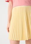 Юбка Lacoste Mini skirt, Sesame/Yellow - фото 8