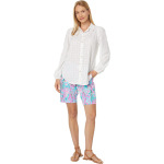 Рубашка на пуговицах с люверсами Sea Breeze Lilly Pulitzer, цвет Resort White Ditsy Diamond Poly Eyelet - фото 4