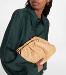 Клатч из кожи intrecciato Bottega Veneta, бежевый - фото 2