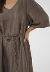 Платье Kaffe Curve KCRIZZA DRESS, Morel/Mottled Dark Brown - фото 4