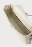 Сумка кросс-боди Calvin Klein SADDLE BAG WITH CHAIN, White - фото 3