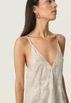 Платье Soaked in Luxury Day dress, Ancient Scroll Metallic Print/Silver-Coloured - фото 3