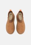 Ботильоны на платформе CLASSIC MINI DIPPER UGG, коньяк - фото 4