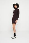 Платье Calvin Klein Jeans LABEL DRESS, Mocha Brown/Dark Brown - фото 2