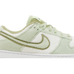 Кроссовки Nike Wmns Dunk Low SE 'Fleece - Honeydew', зеленый - фото 2