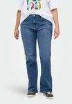 Расклешенные джинсы ONLY Carmakoma, цвет Light Blue Denim - фото