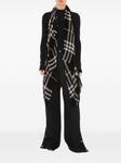 Burberry клетчатый шерстяной шарф, черный - фото 4