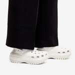 Сандалии Crocs с круглым носком Classic Mega Crush Clog, белый - фото 6