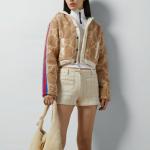 Куртка женская бежевая Gucci - фото 2