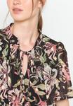 Блуза WITH FLORAL PRINT LolaLiza, черный - фото