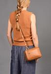 Сумка кросс-боди The Bagging Co SLIM MEDIUM, Cuir/Brown - фото 2