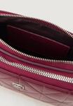 Сумка кросс-боди Calvin Klein QUILTED CAMERA BAG, Alluring Pink/Bordeaux - фото 3