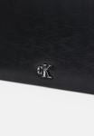 Клатч Calvin Klein METALLIC WALLET ON CHAIN, Black - фото 4