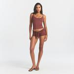 Топ SKIMS Smooth Layers Scoop Neck Cami, коричневый - фото 2