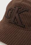 Бейсболка Calvin Klein MONOGRAM PATCH, Chocolate Martini/Dark Brown - фото 4