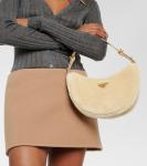 Арке плечевая сумка из овчины Prada, экрю - фото 2