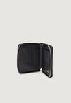 Кошелек Calvin Klein EMBOSSED ZIP BILLFOLD, Black - фото 3