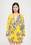Платье Alice + Olivia CLARISSA DEEP V TIE MINI DRESS, Yellow - фото