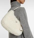 Редакция 2000 Мини-сумка через плечо из овчины Prada, Naturale - фото 2