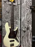 Fender American Pro II J-Bass RW Olympic White с чехлом - фото 15